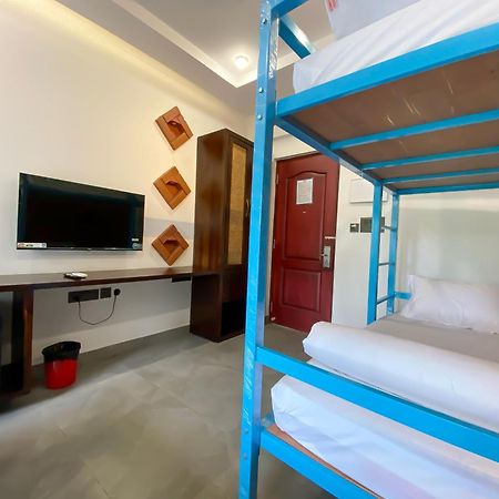 Downtown Hostels - Анджуна Екстериор снимка
