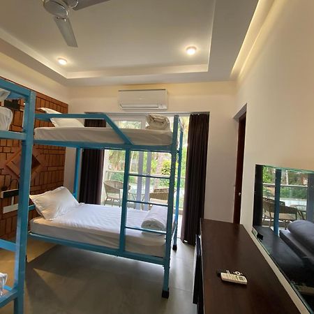 Downtown Hostels - Анджуна Екстериор снимка