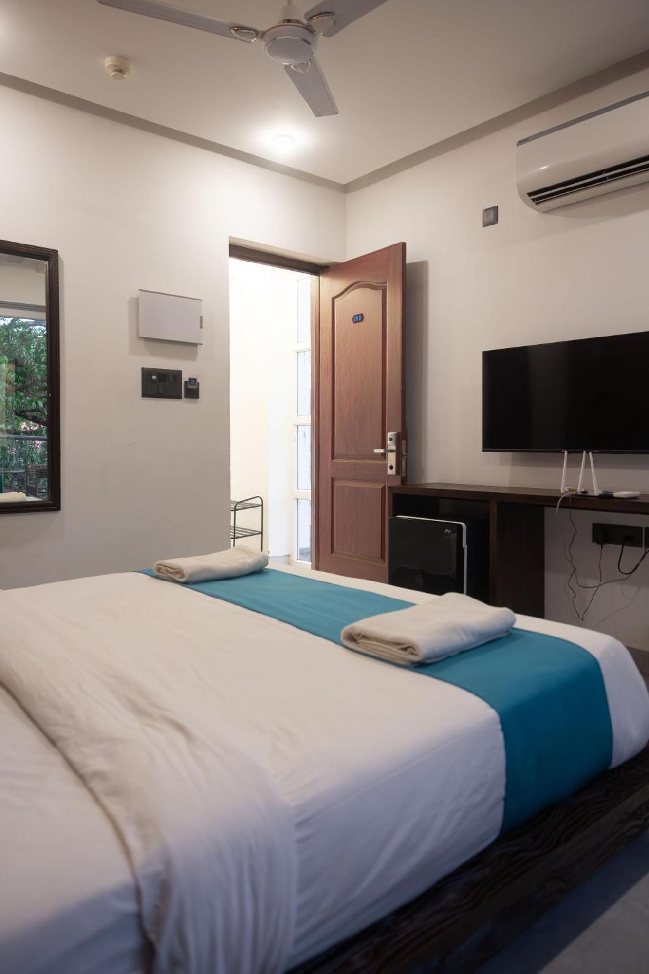 Downtown Hostels - Анджуна Екстериор снимка