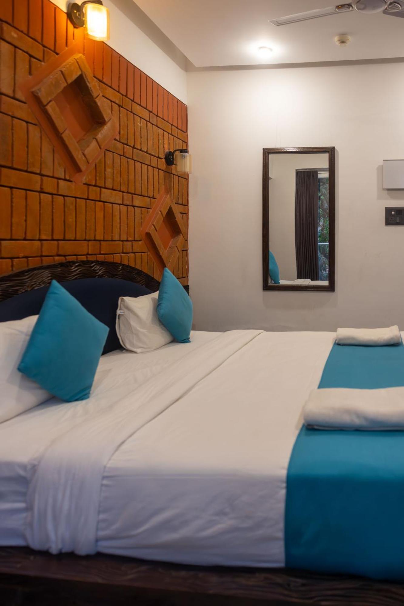 Downtown Hostels - Анджуна Екстериор снимка