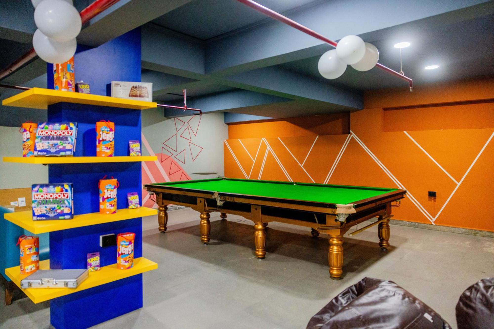 Downtown Hostels - Анджуна Екстериор снимка
