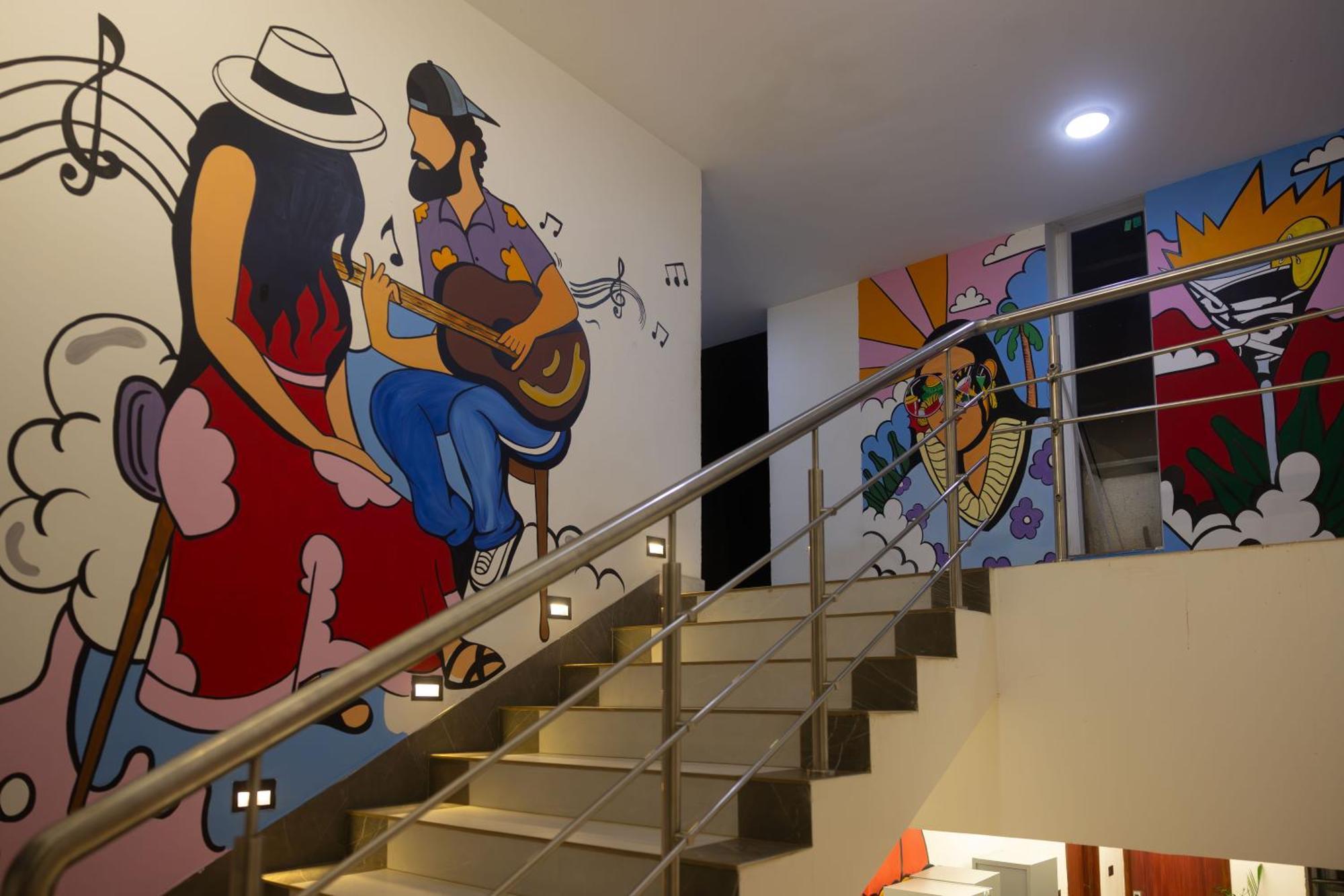 Downtown Hostels - Анджуна Екстериор снимка