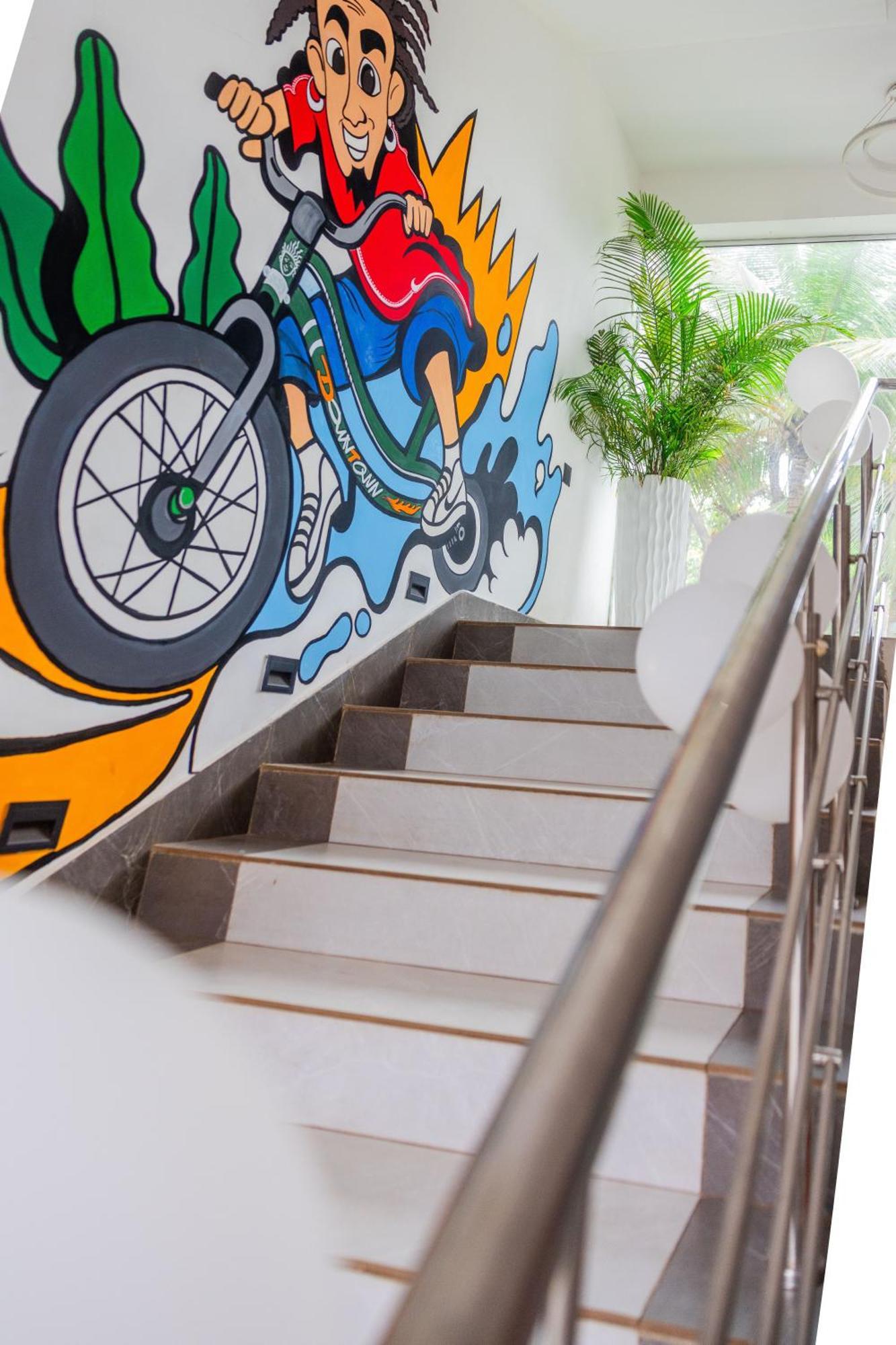 Downtown Hostels - Анджуна Екстериор снимка