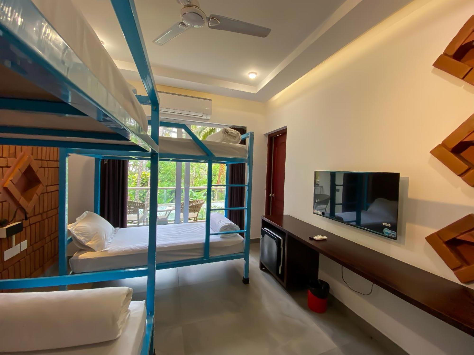 Downtown Hostels - Анджуна Екстериор снимка