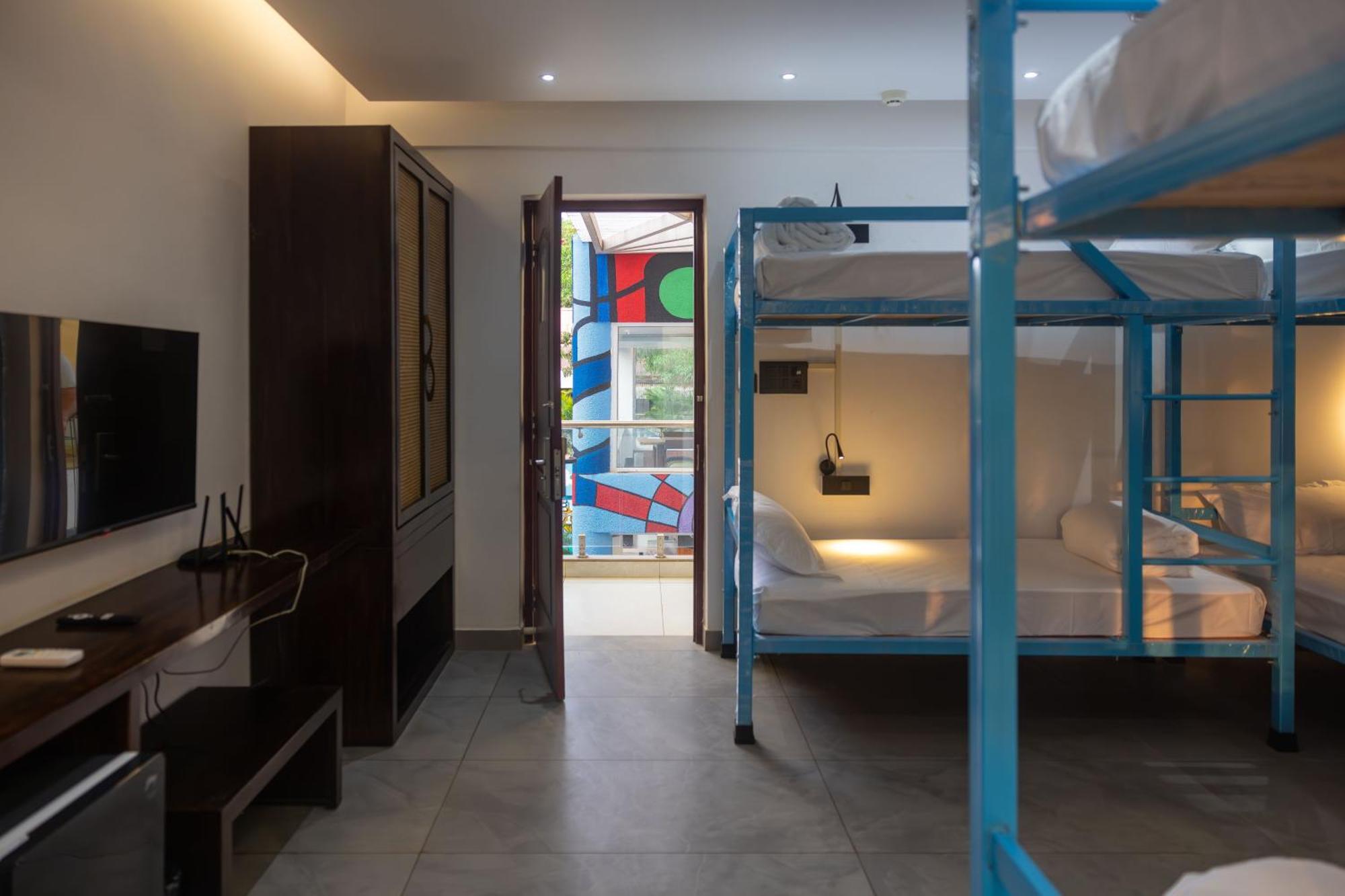 Downtown Hostels - Анджуна Екстериор снимка